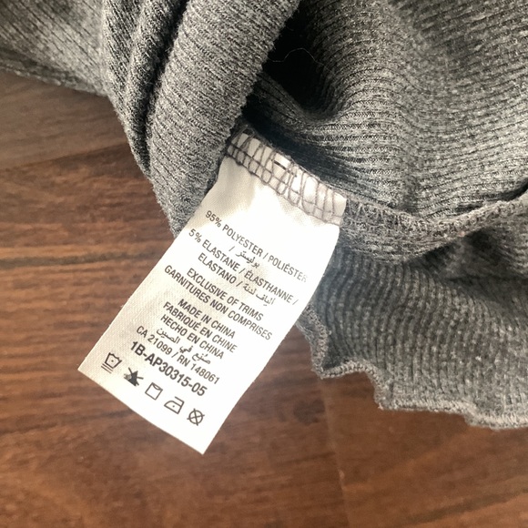 ⭐️3 for 12$⭐️ Ribbed Crop Top - Picture 5 of 5